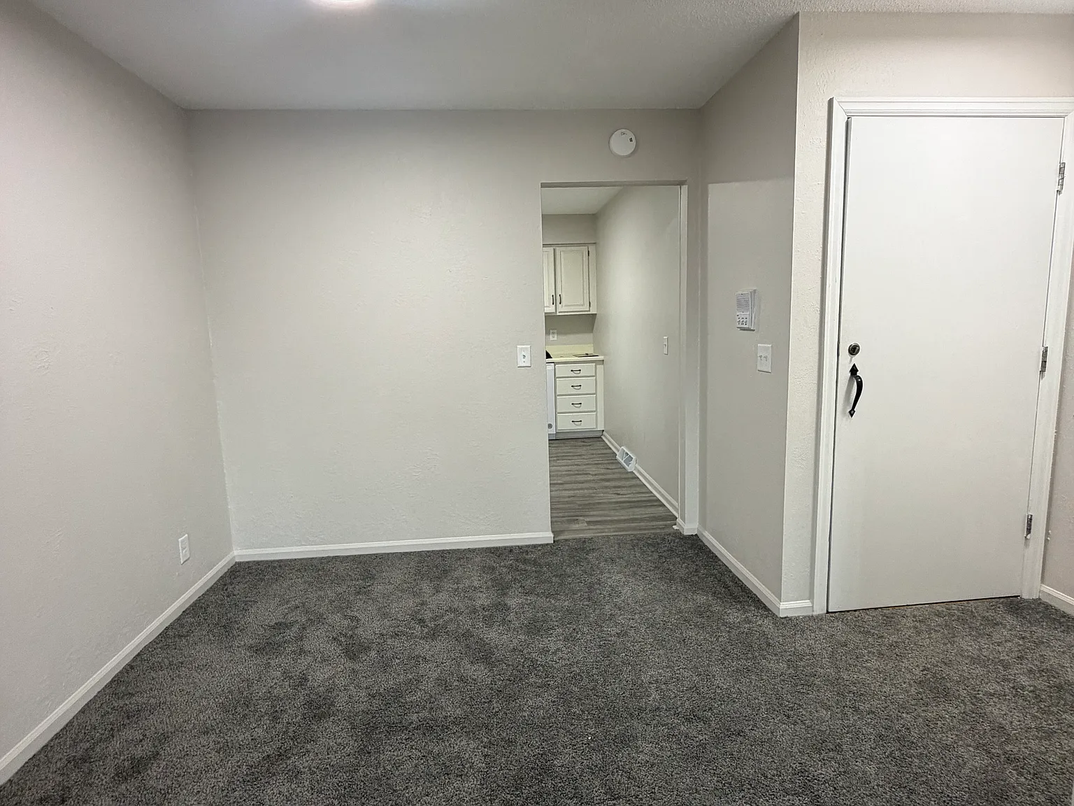 5544 Cresthaven Ln — Photo 3