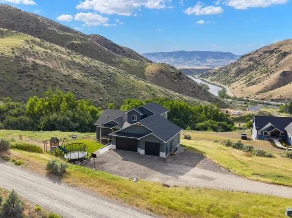 44 Shoemaker Ln, Horseshoe Bend, ID 83629