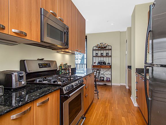 5th image of 635 N Dearborn St APT 2605