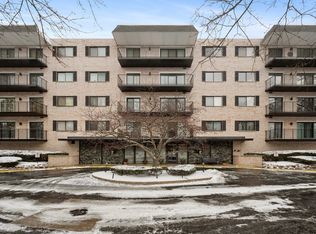 1S150 Spring Rd APT 4-K, Oakbrook Terrace, IL 60181