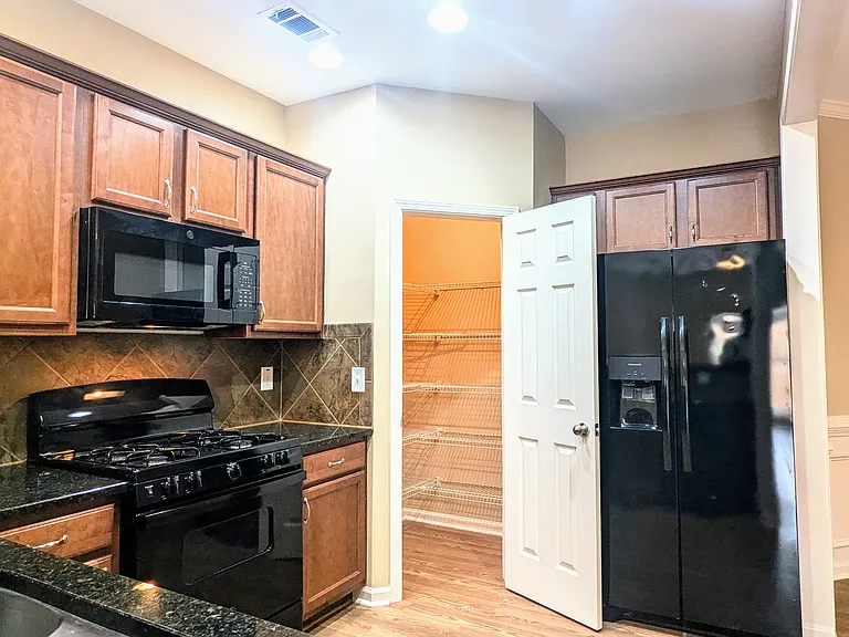 300 Knelston Oak Dr — Photo 4