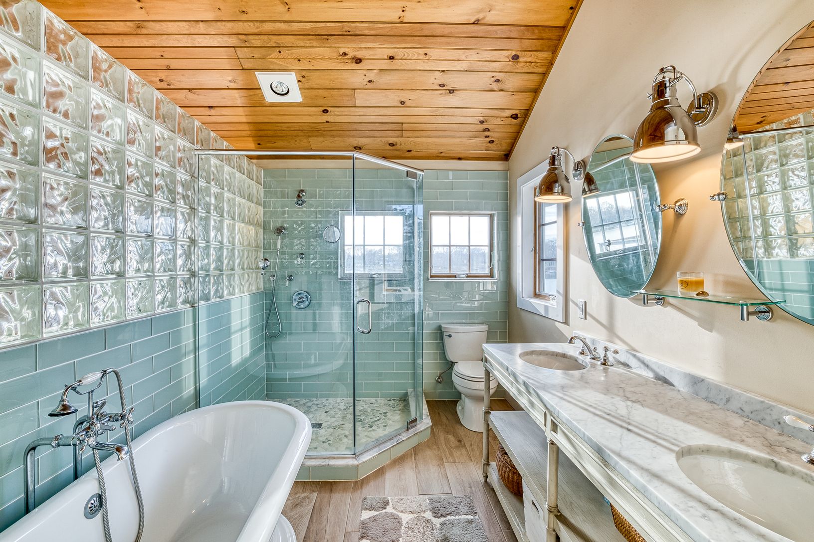  Gorgeous Master Bath