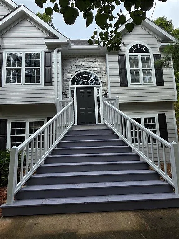5 bed, 2.0 bath, 3577 sqft, $2,300 — Photo 2