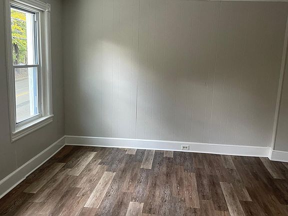 3rd image of 574 Roseberry St #2