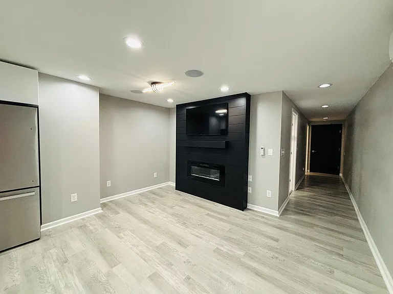 424C N Main St — Photo 7