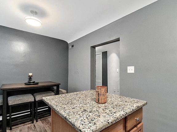 4th image of 1423 N Nash St Unit 2-1