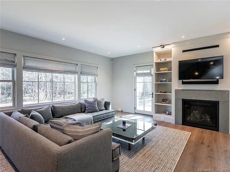 126 River Rd — Photo 14