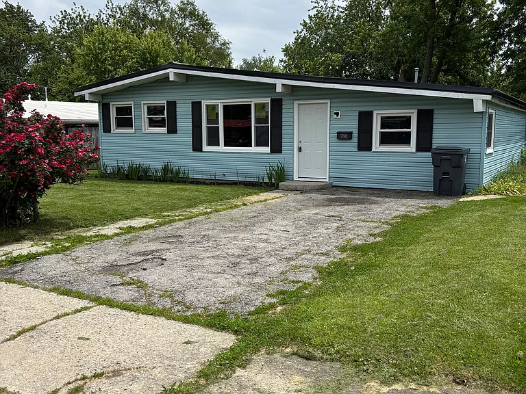 877 W Murphy St — Photo 2
