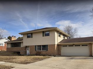 1309 Crest Ln, Rochelle, IL 61068