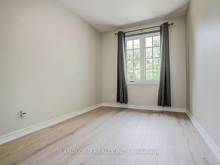 2294 Wyandotte Dr — Photo 26