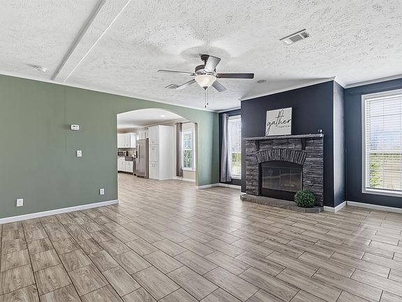 4th image of 160 Oak Grove Rd