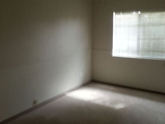 3rd image of 3317 Zurich Ln