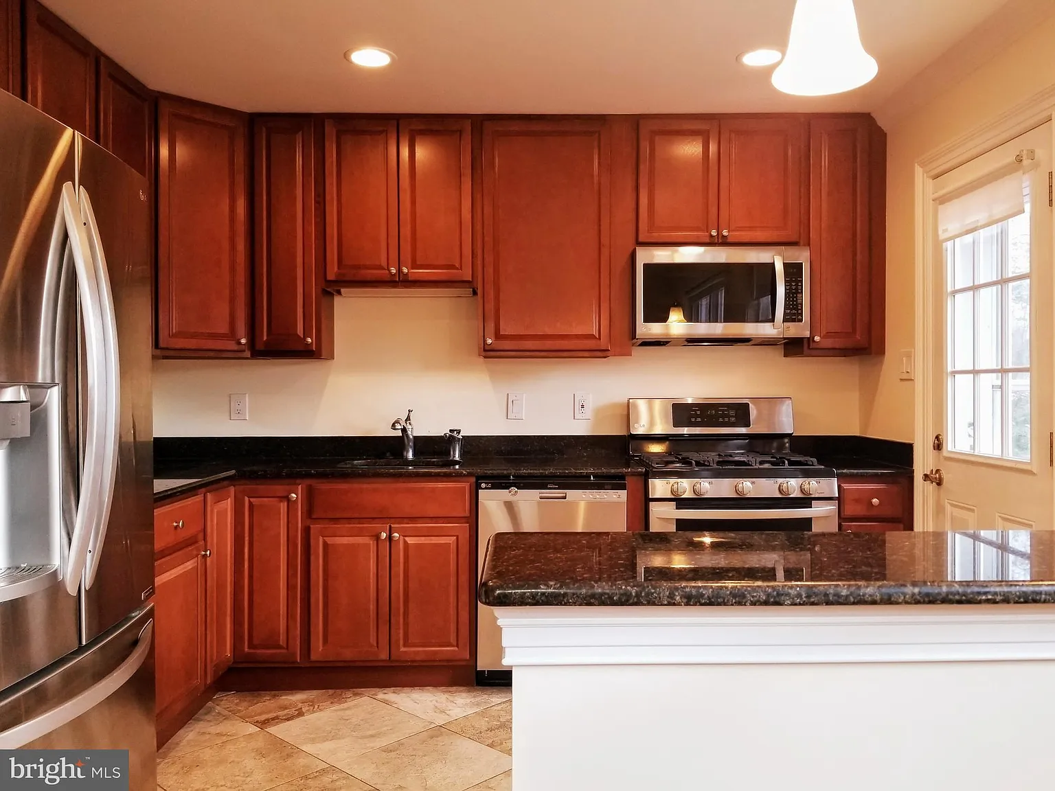 3 bed, 2.0 bath, 1484 sqft, $3,595 — Photo 3