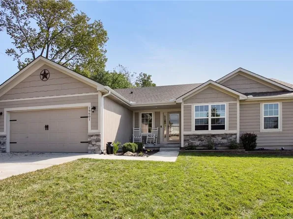 19601 W 198th St, Spring Hill, KS 66083