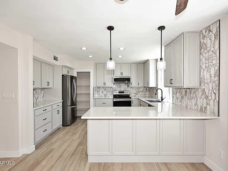 4111 N 87th Pl — Photo 17