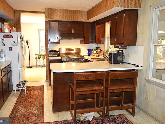 2nd image of 219 Canterbury Dr