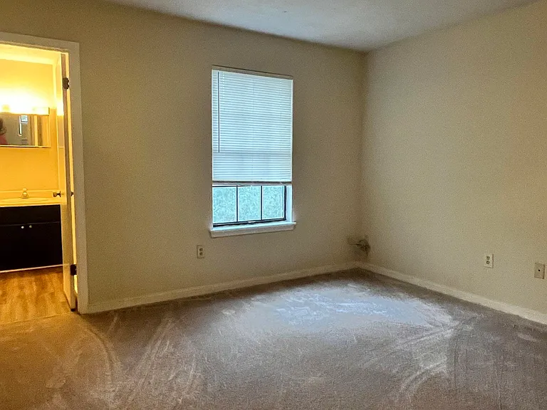 1850 Sylvan Ct — Photo 9