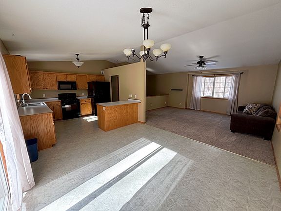 3rd image of 250 Mahtomedi Ave