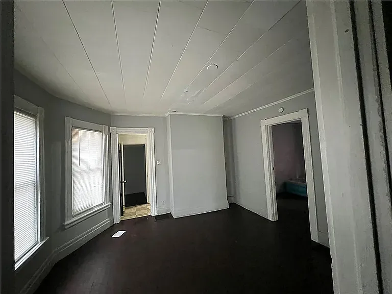 Building Photo 4