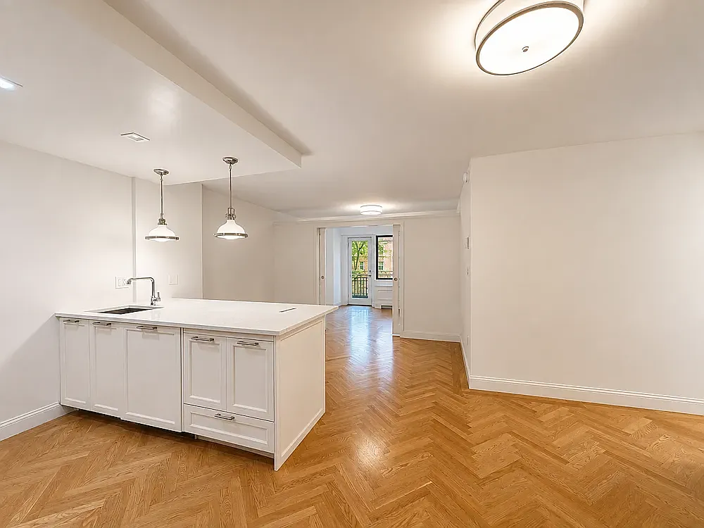 305 East 86th Street — Photo 2