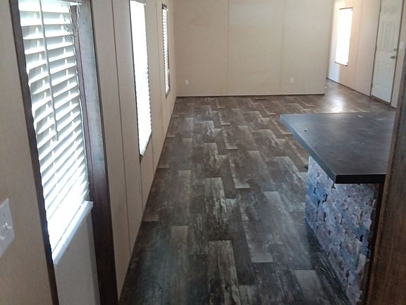 4th image of 533 Aspen Dr