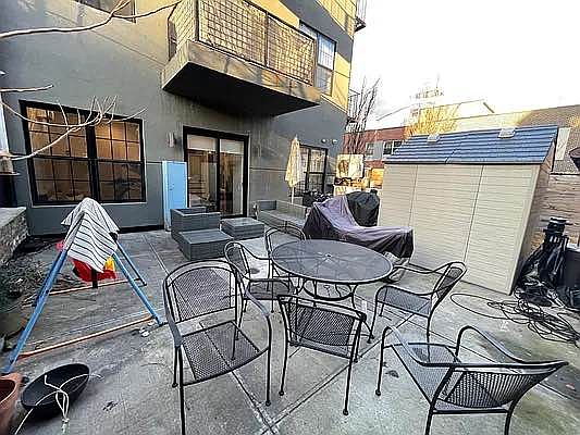 3rd image of 187 Montrose Ave #1A