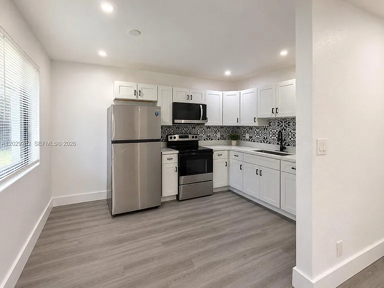 900 NW 8th Ave #4 — Photo 7
