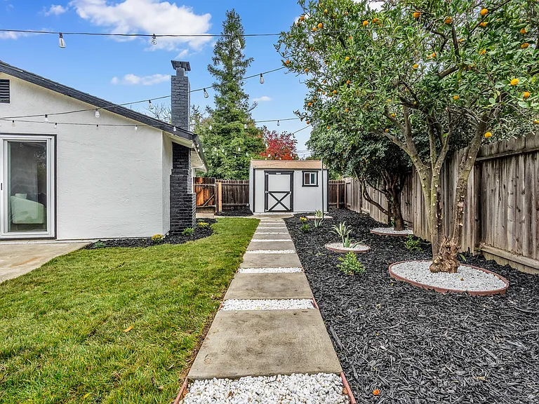 1619 Monarch Ln — Photo 34