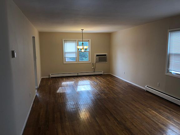 5th image of 244 New Hampshire Ave