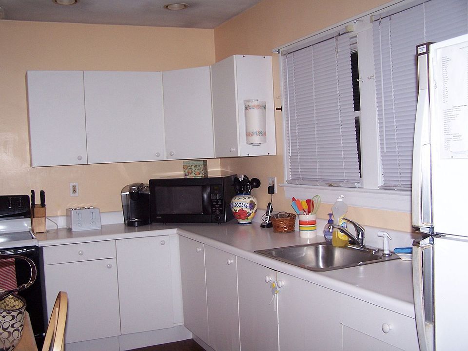 2nd image of 31 Lincoln Ave