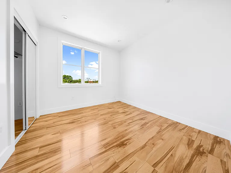 33-29 Astoria Blvd N #2D — Photo 7