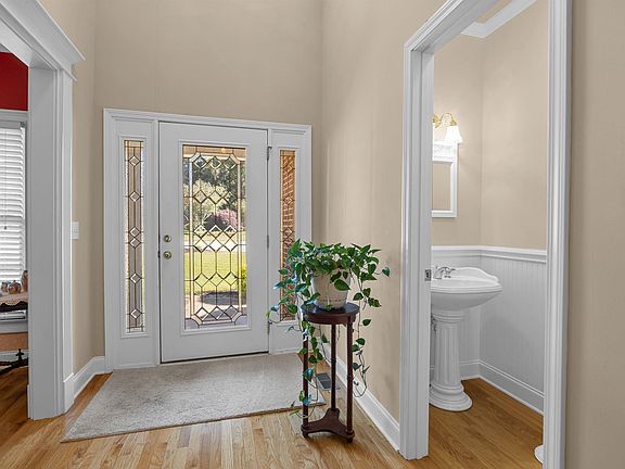 5th image of 522 Chippendale Ln