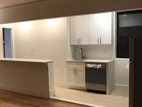 2nd image of 45 Park Ter W APT 2E