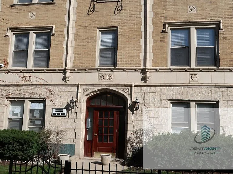 640 W Wrightwood Ave #107 — Photo 2