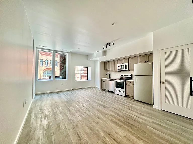 725 W Pratt St. — Photo 59