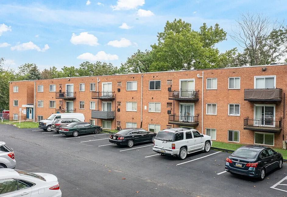 Harrison Court — Photo 2