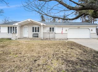 16234 Pinewood Ave, Spring Lake, MI 49456