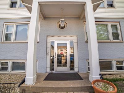 9444 Kelvin Ln #A-3211, Schiller Park, IL, 60176