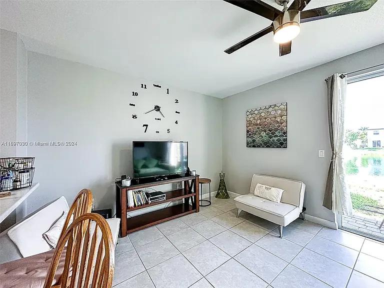2819 SE 1st Dr #5 — Photo 9