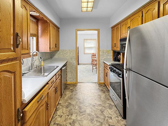 5th image of 2817 Norwood Ave