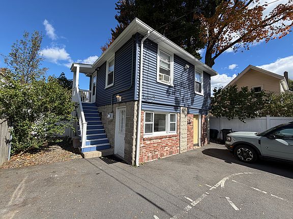 2nd image of 160 Brown St #R
