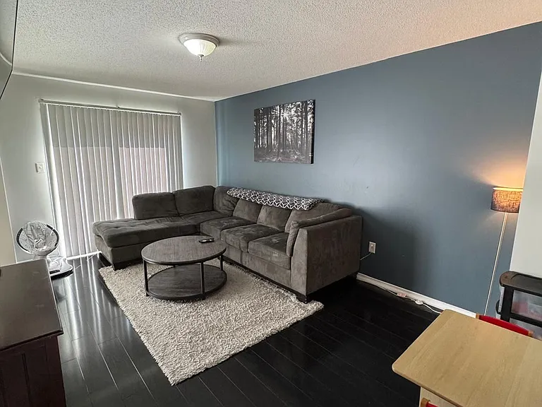 20 Courtney Cres — Photo 4