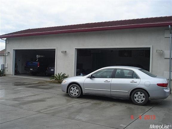 3rd image of 3815 N Hubbard Ave
