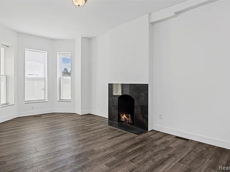 269 Watson St #102 — Photo 7