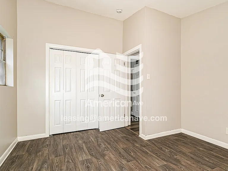 908179_010_bedroom_11.jpg