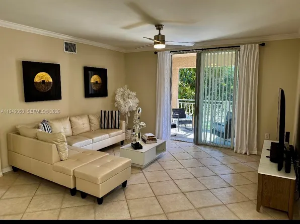 6434 Emerald Dunes Dr APT 304, Royal Palm Beach, FL 33411