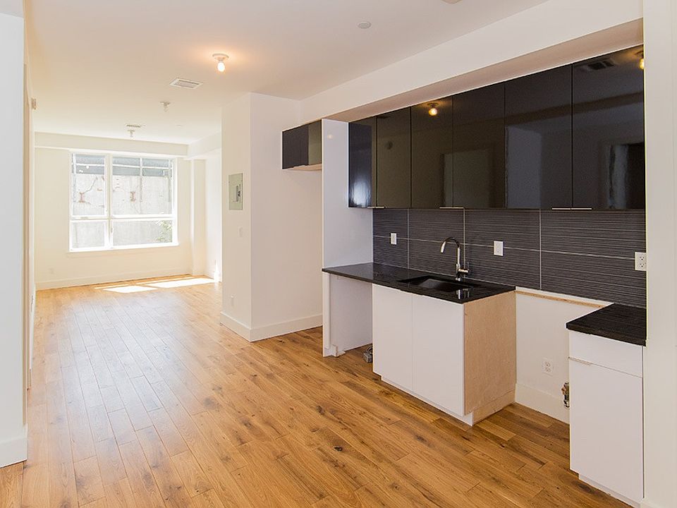 1st image of 73 Montrose Ave #22I