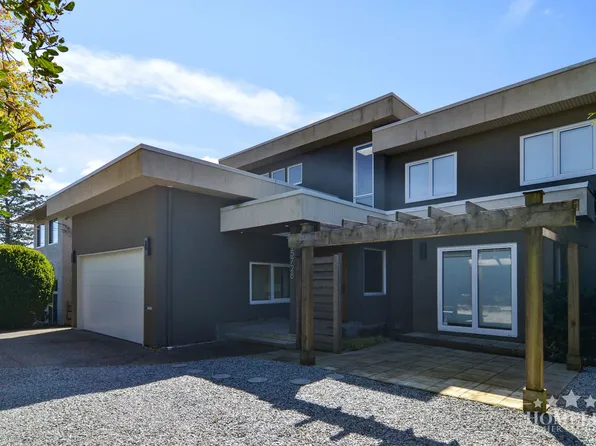 15728 Buena Vista Ave, White Rock, BC V4B 1Z7