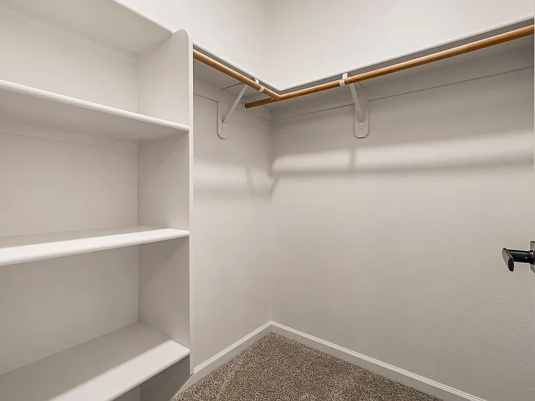 Sterling Oaks Luxury Apartments — Photo 84