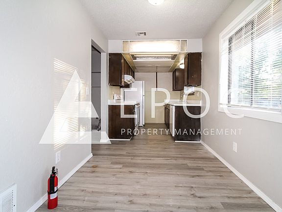 4th image of 409 Woodland Dr